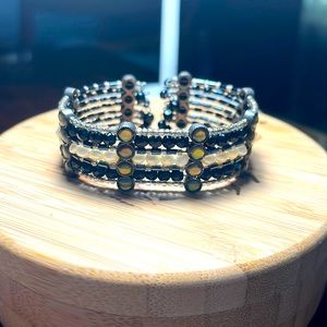 Cuff bracelet art deco look.